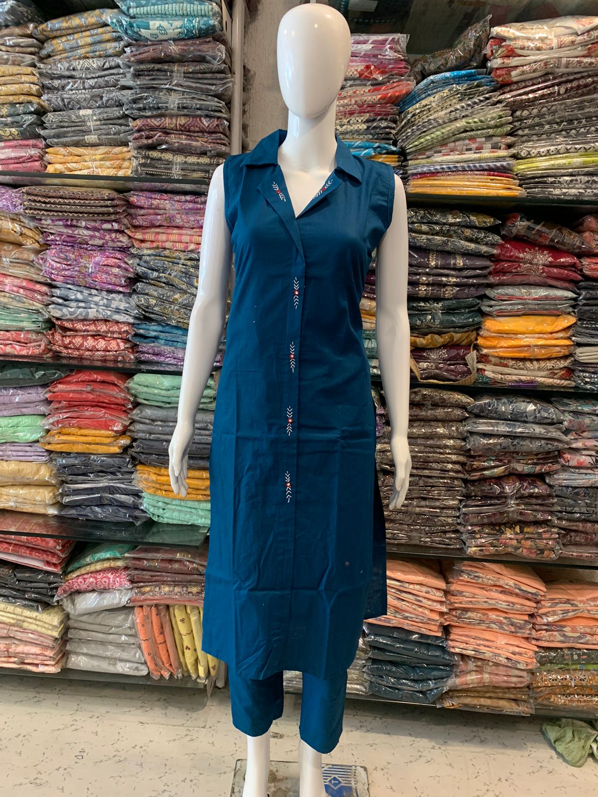 Pure Cotton Sleeveles Kurta Pant Set ( attached Sleeves)