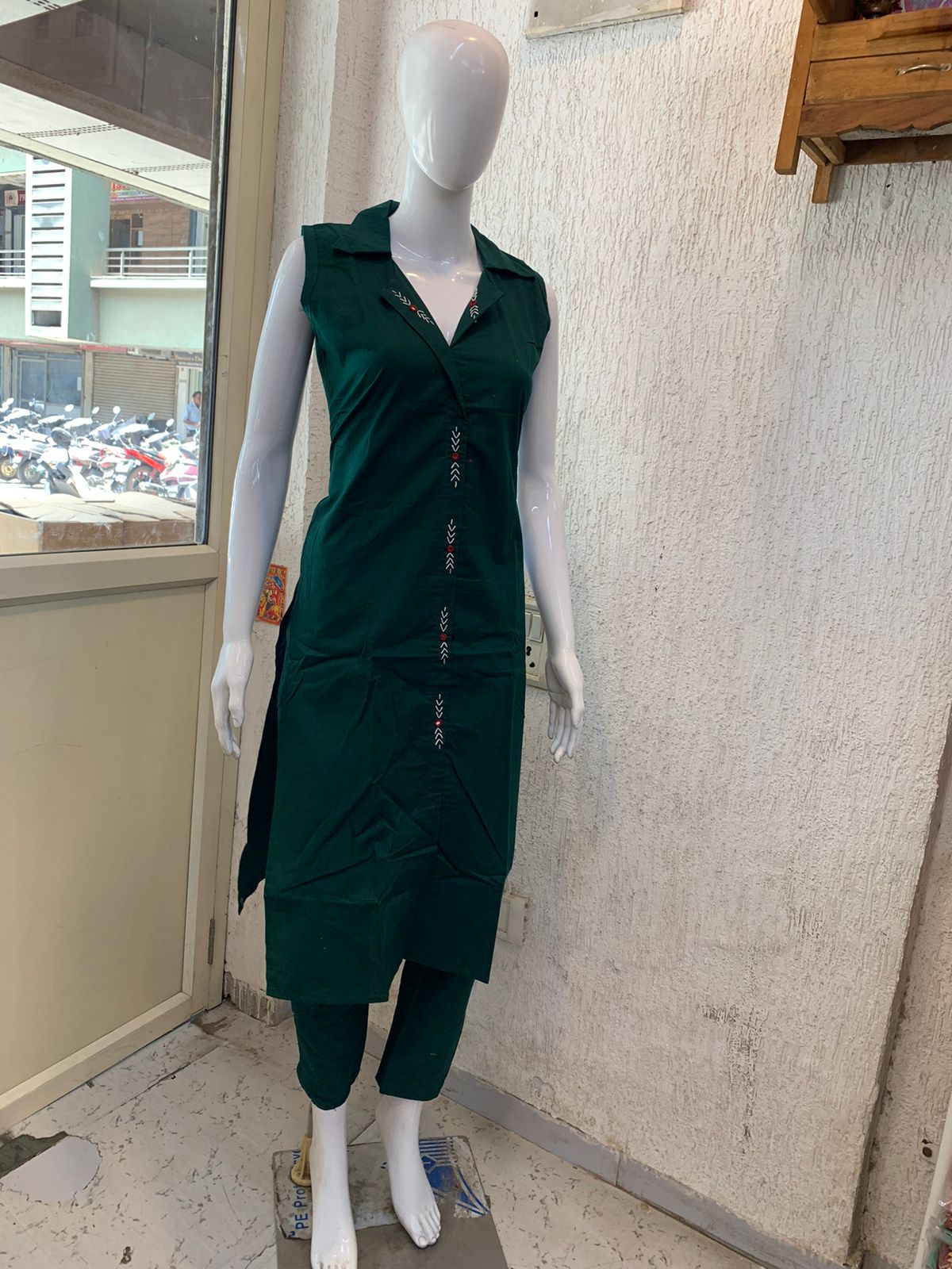 Pure Cotton Sleeveles Kurta Pant Set ( attached Sleeves)